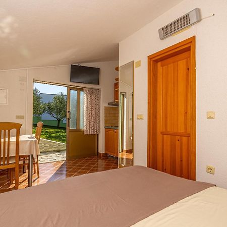 Apartments Francoise Crikvenica Εξωτερικό φωτογραφία