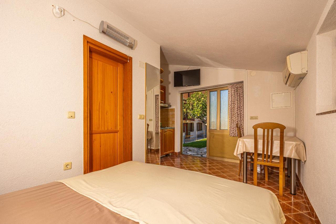 Apartments Francoise Crikvenica Εξωτερικό φωτογραφία