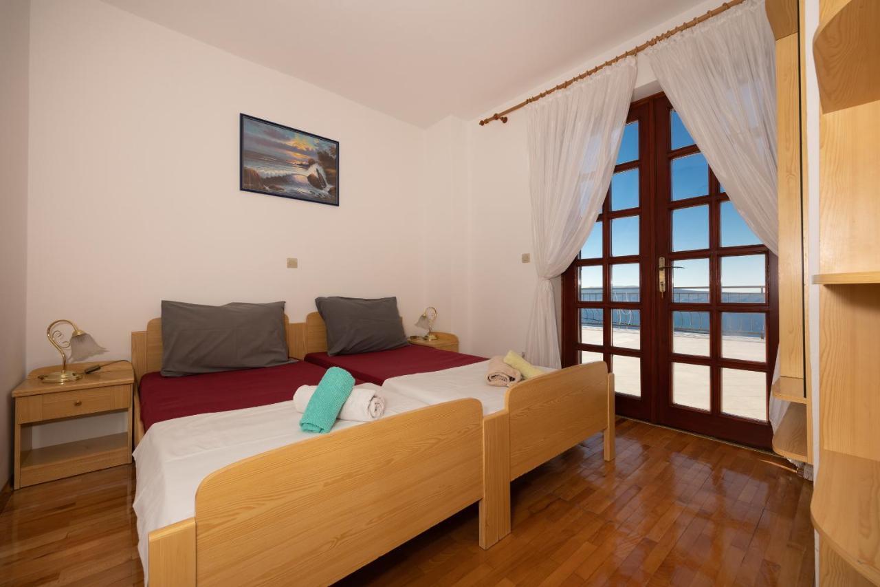 Apartments Francoise Crikvenica Εξωτερικό φωτογραφία