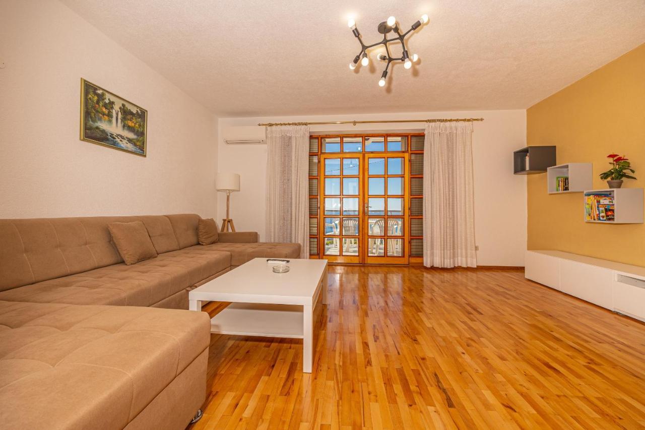 Apartments Francoise Crikvenica Εξωτερικό φωτογραφία
