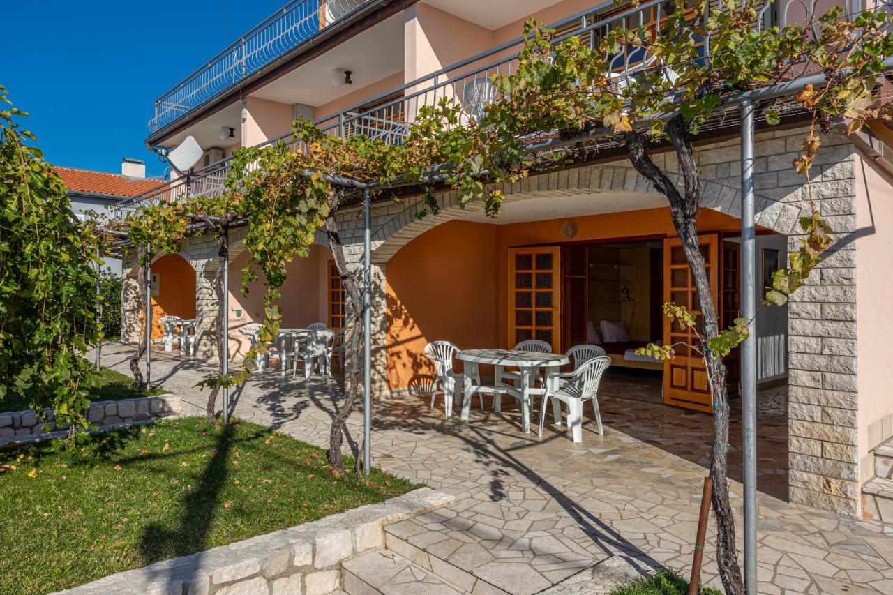 Apartments Francoise Crikvenica Εξωτερικό φωτογραφία