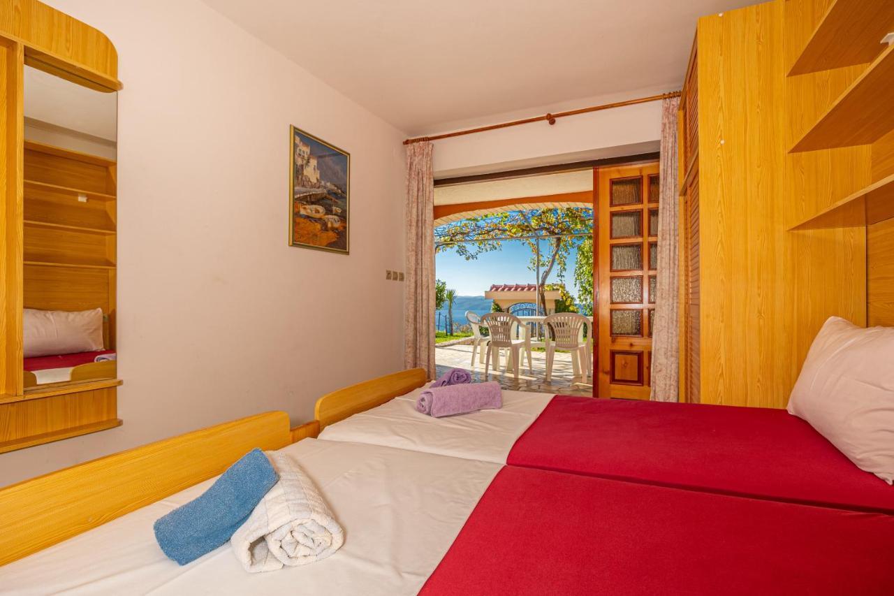 Apartments Francoise Crikvenica Εξωτερικό φωτογραφία